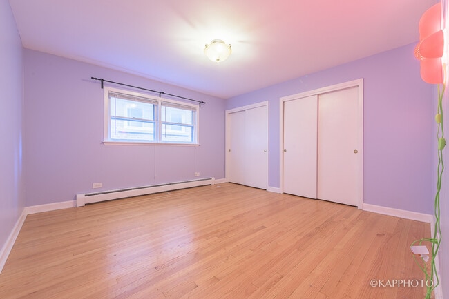 Building Photo - 5942 W Addison St