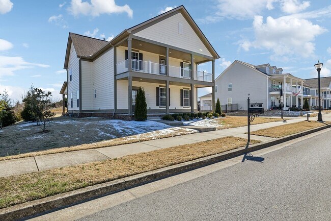 Building Photo - 1222 Westlawn Blvd