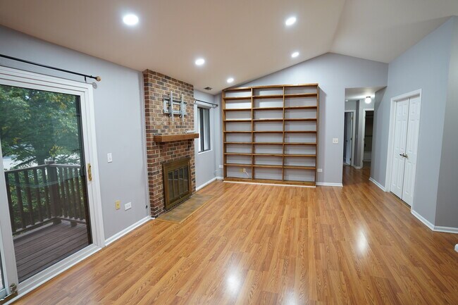 Building Photo - 361 Farnsworth Ct