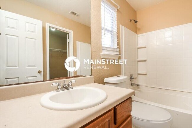 Building Photo - 3 Bedroom Pet-Friendly Home in San Antonio...
