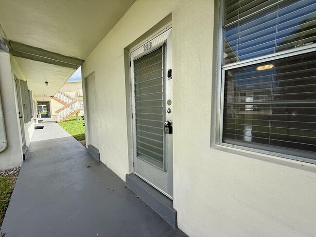 Building Photo - 28 Easthampton B