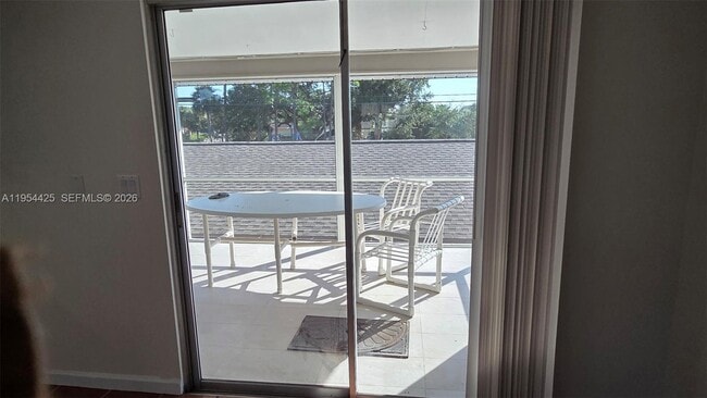 Building Photo - 180 Cypress Way E