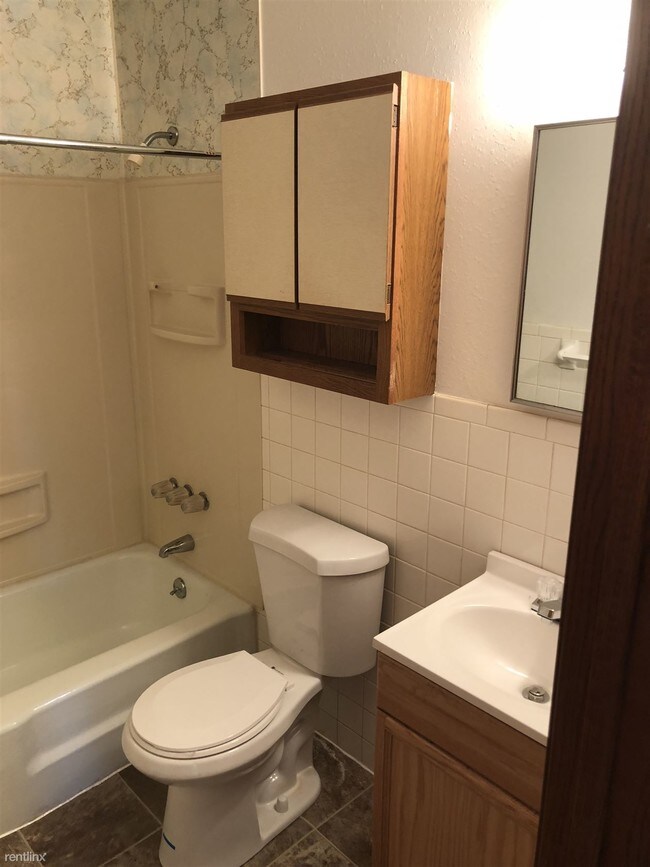 Building Photo - 2 br, 1 bath  - 1301 3rd Ave S