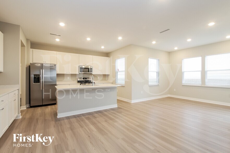 Building Photo - 2464 S Carlota Dr