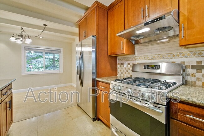 Building Photo - 649 Hollingsworth Dr