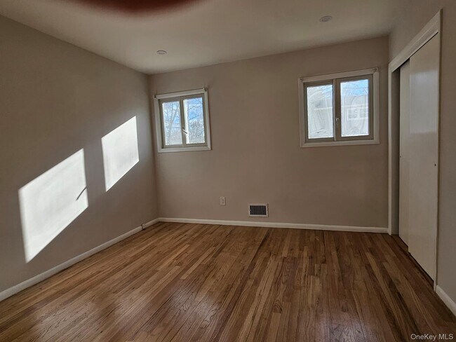 Building Photo - 3 Glenbrook Rd