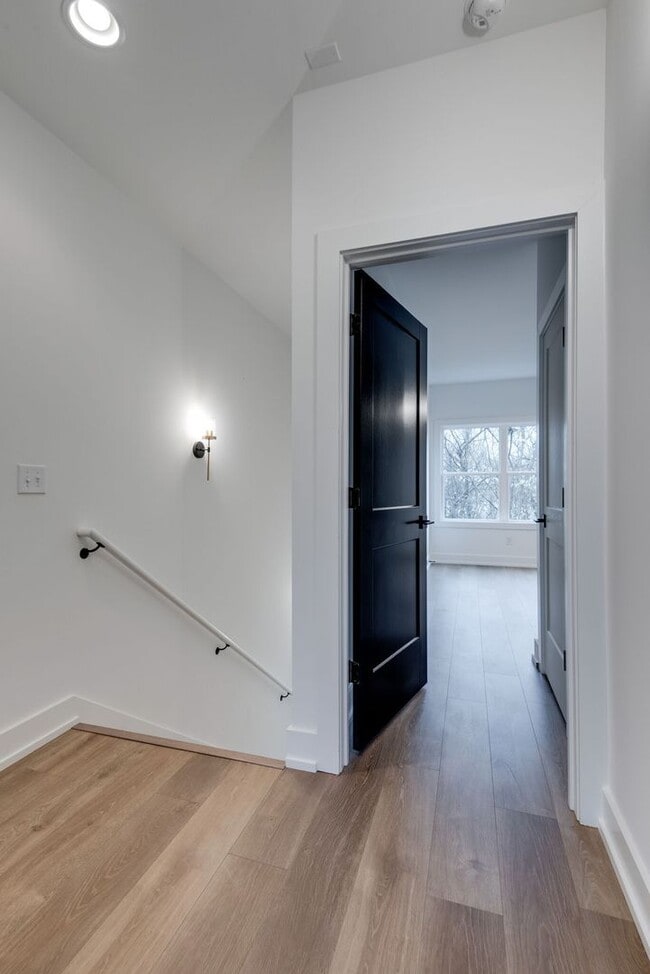 Building Photo - Welcome to Your Stylish Haven in Vibrant East Nashville!