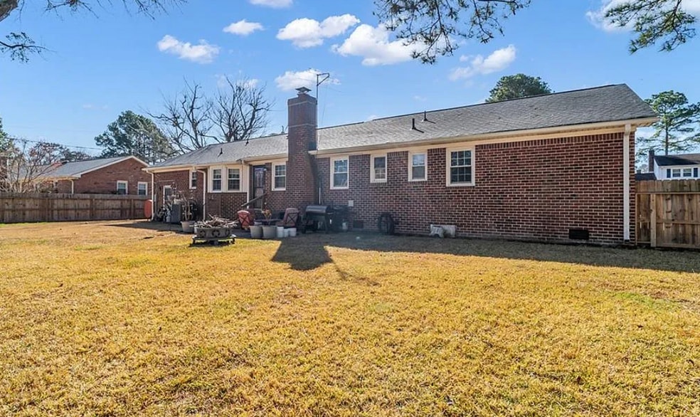 Building Photo - 561 Summit Ridge Dr