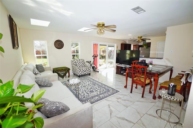 Building Photo - 2112 Overglen Dr