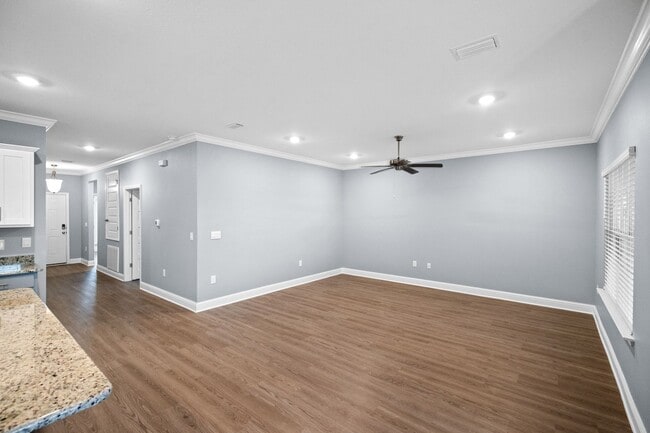 Building Photo - AVAILABLE IN NOVEMBER - Don't miss this op...