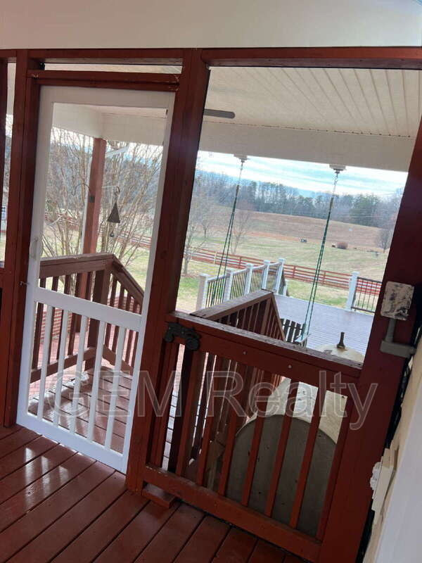 Building Photo - 1244 Mountain View Rd