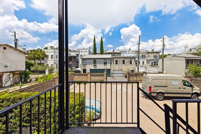 Building Photo - Historic One Bedroom Apartment in Downtown Savannah