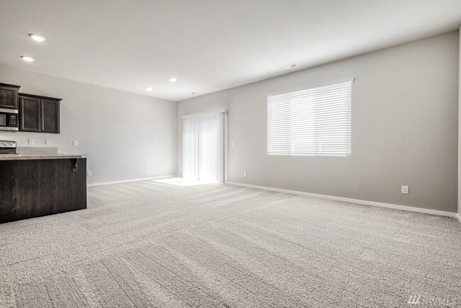 Building Photo - Listed For Rent