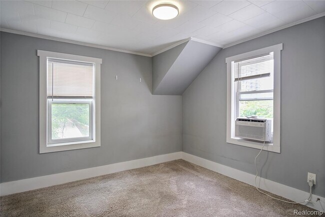 Building Photo - 206 N Troy St