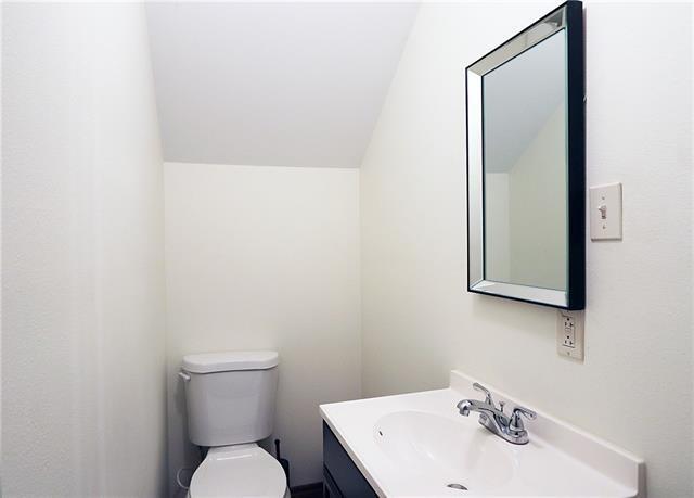 Building Photo - 75 Oaklawn Dr