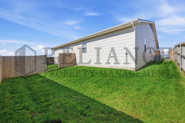 Building Photo - 622 W 50th St S