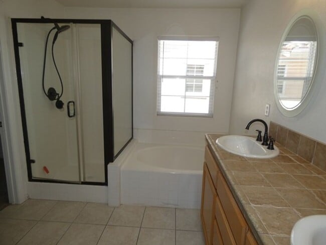 Building Photo - Spacious 4 Bedroom Home In Arborwalk