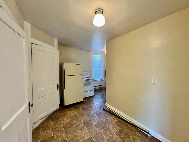 Building Photo - 323 Whiteriver Ave