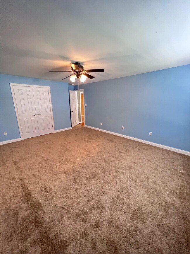 Building Photo - 212 Lakeside Dr