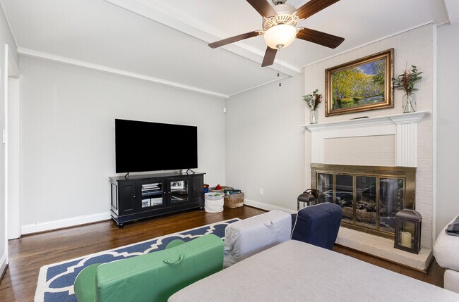 Building Photo - 4901 Stonehill Dr