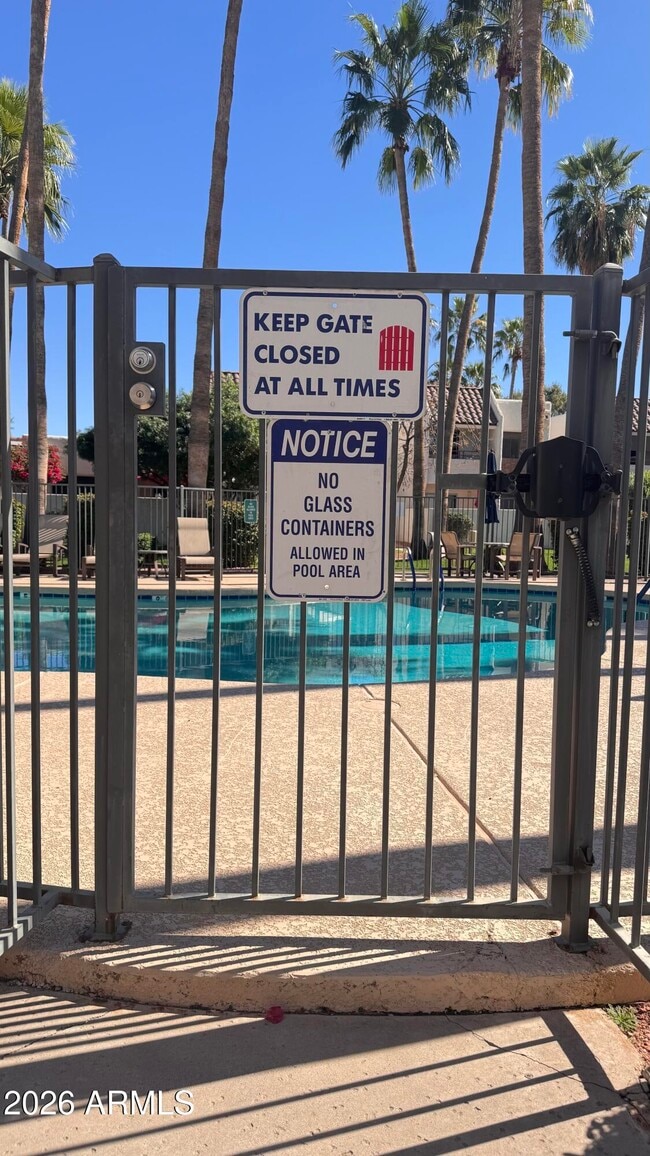 Building Photo - 7350 N Vía Paseo Del Sur