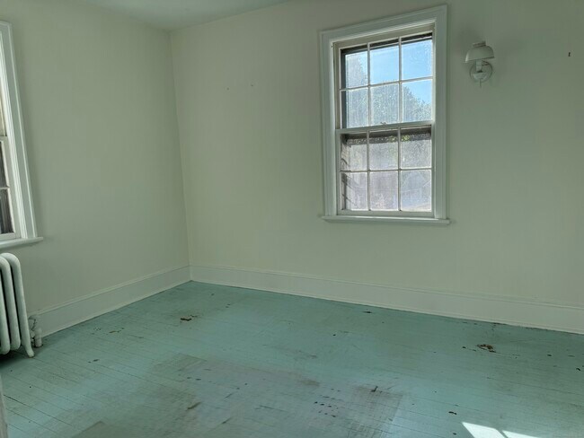 Building Photo - 15 W Parish Rd