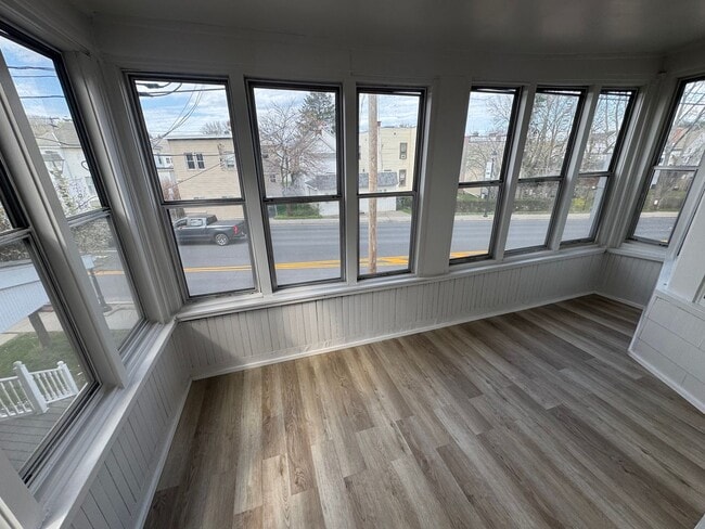 Building Photo - 1030 19th St