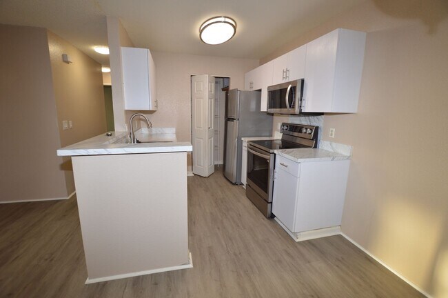 Building Photo - Parkview at Waikele - Ground floor Townhouse 2 bedrooms, 2 baths with 2 parking Avail 2/1/25