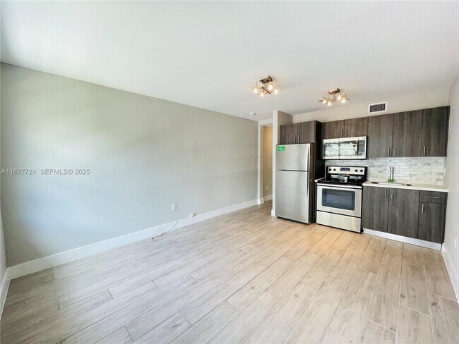 Building Photo - 1100 10th St