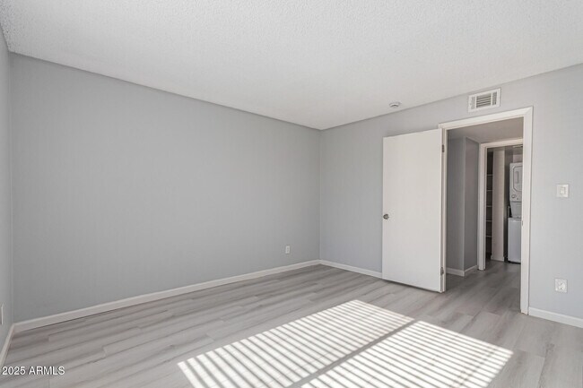 Building Photo - 4730 W Northern Ave