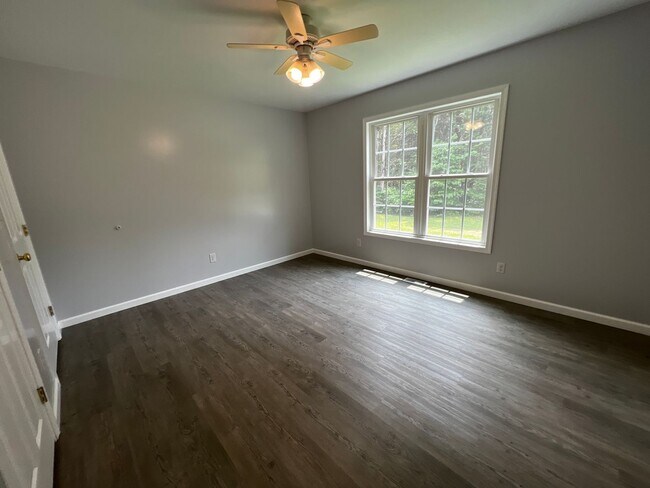 Building Photo - 3-Bedroom in Country Setting Close to Farmville!