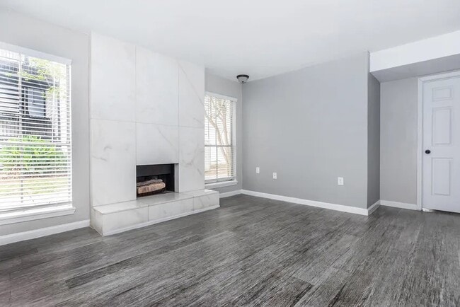 Building Photo - 4400 Memorial Dr