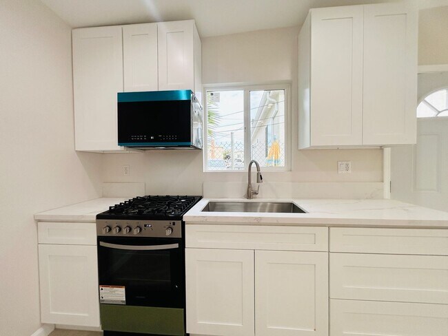 Building Photo - Sylvan Apartments