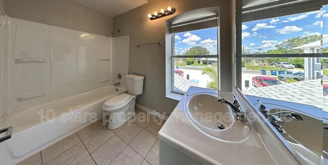 Building Photo - 425 F St