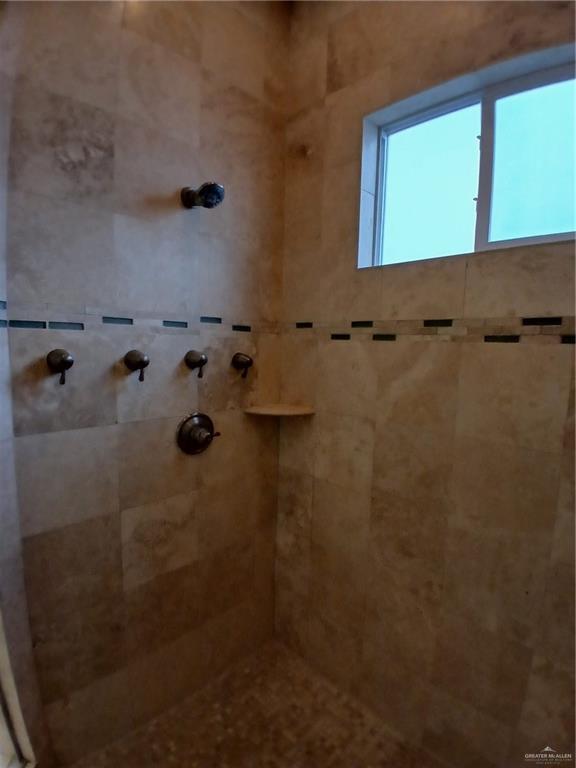 Building Photo - 12 Hampton Ave