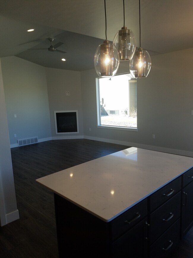 Building Photo - 3052 Golden Acres Dr
