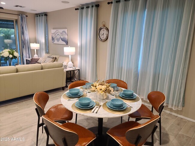 Building Photo - 1666 E Lee Dr