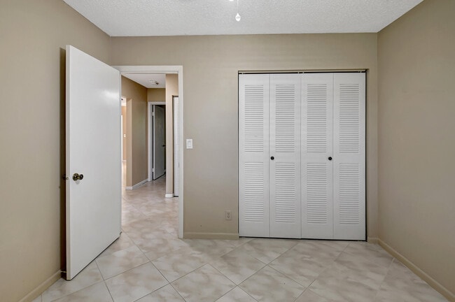 Building Photo - 15792 Philodendron Cir