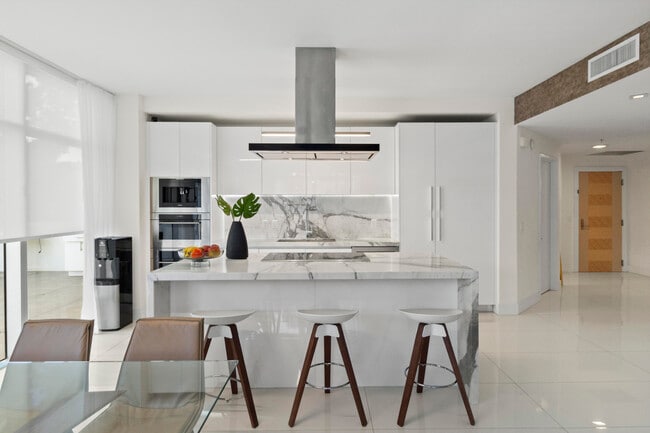 Building Photo - 300 Sunny Isles Blvd