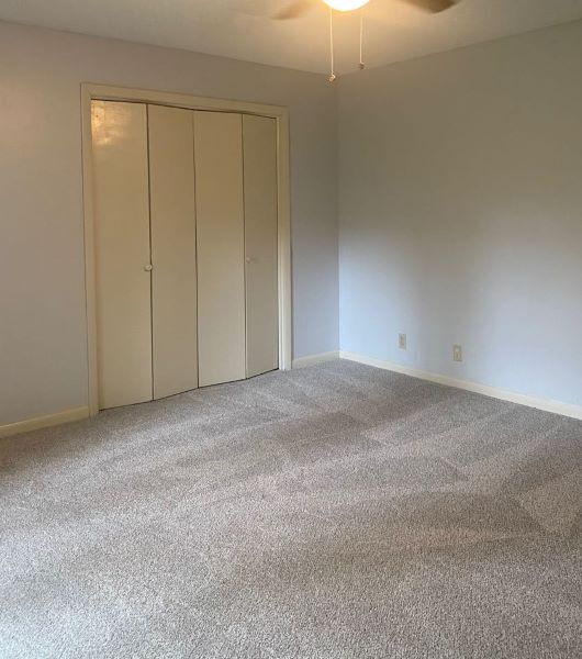 Building Photo - Spacious 2 bdrm/1.5 bath townhome in Cedar...