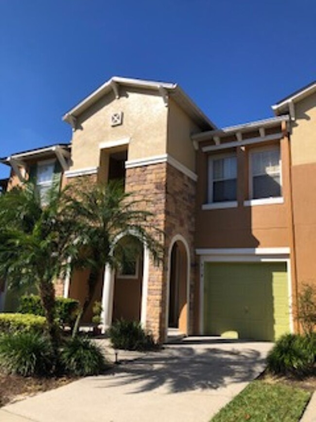 Building Photo - BEAUTIFUL 3 bdrm townhouse in gated commun...