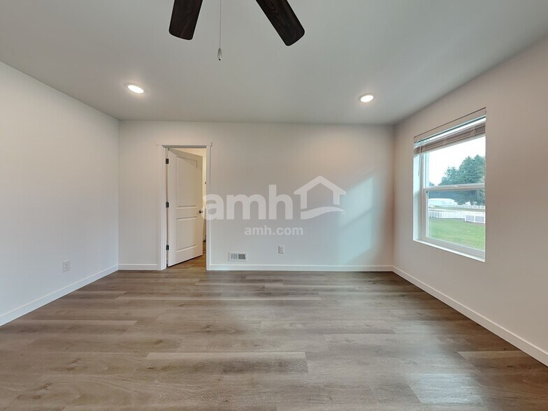 Building Photo - 5132 Turnstone St SE