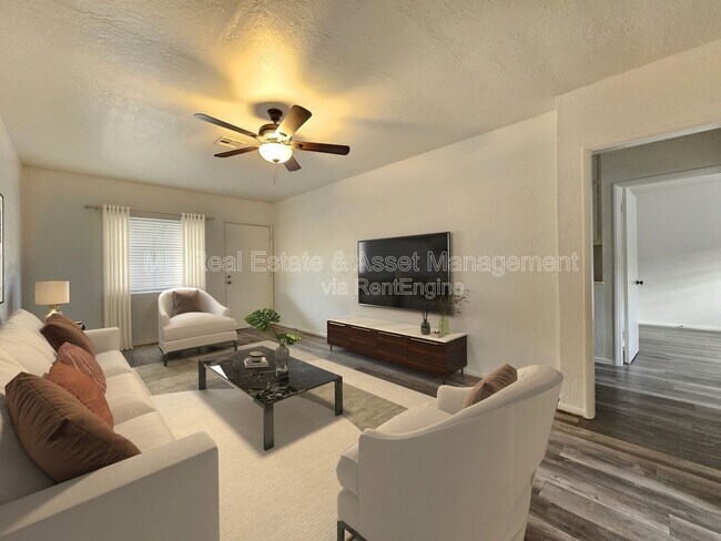 Building Photo - 1505 E Oak St