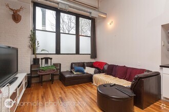 Building Photo - 1 bedroom in Chicago IL 60657