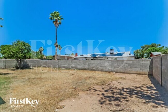 Building Photo - 4614 W Diana Ave