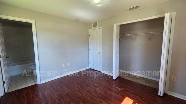 Building Photo - 840 Fox Lake Dr