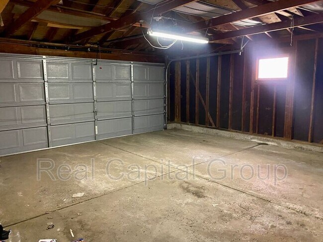 Building Photo - 183 Sunshine Dr