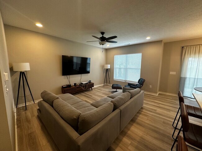 Building Photo - 6419 Angelica Way