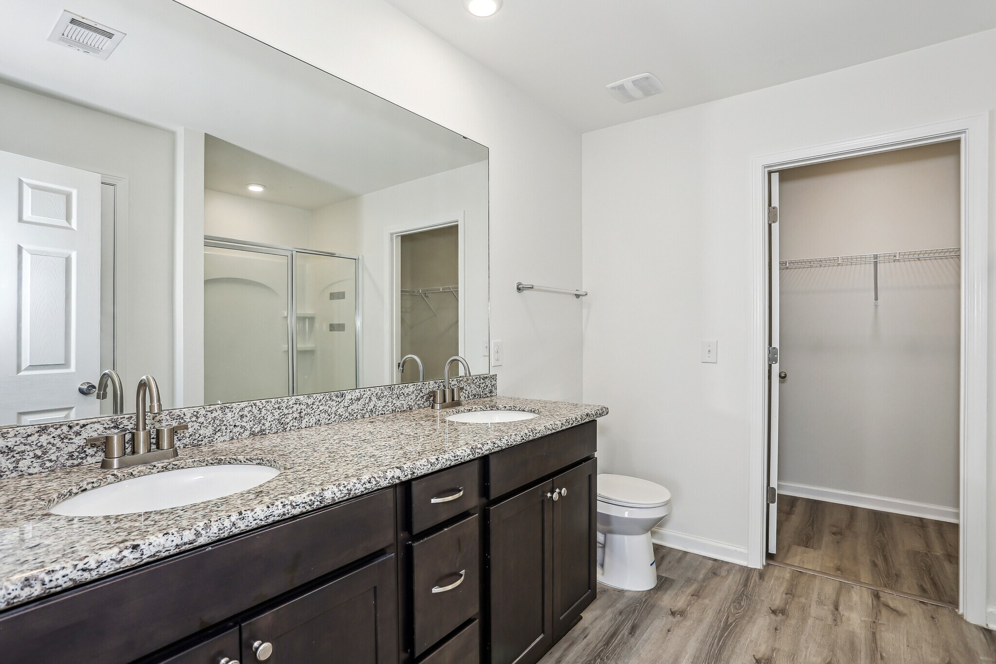 Master bathroom - 3476 Blaney Dr