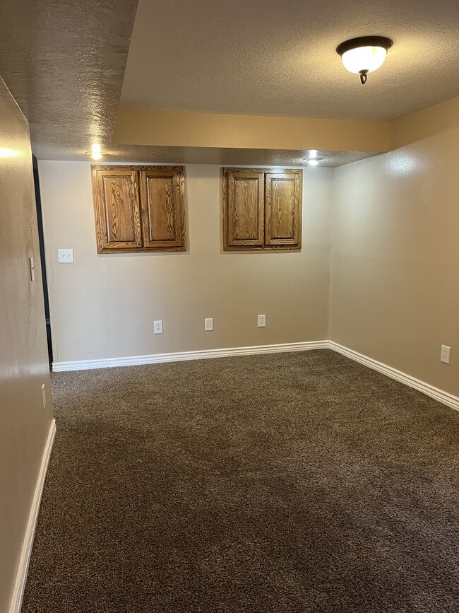 Building Photo - 1160 Tule Dr